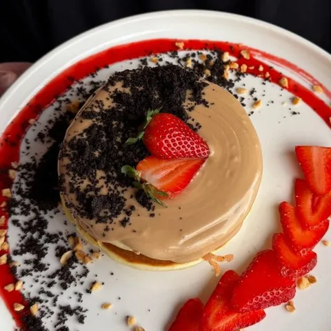 Pancakes La Pausa con crema, Oreo e fragole